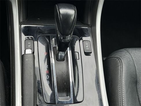 Used 2016 Honda Accord Touring image 17