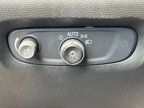Used 2023 Chevrolet Traverse RS AWD/4WD image 23