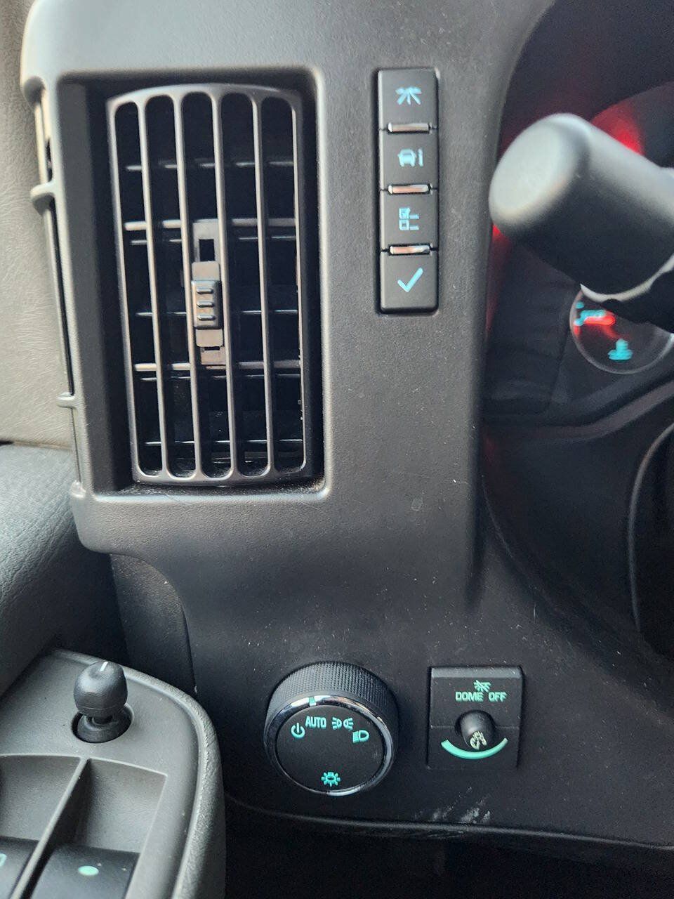 Used 2025 Chevrolet Express 3500 LT w/ LT Preferred Equipment Group RWD image 10