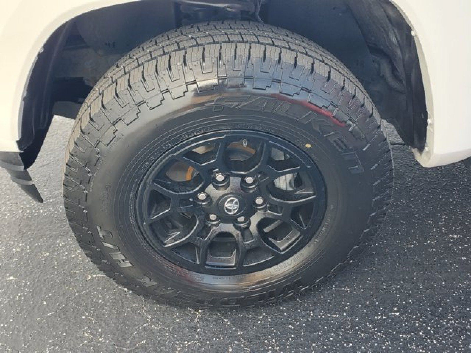 Used 2022 Toyota Tacoma SR5 w/ Technology Package RWD image 4