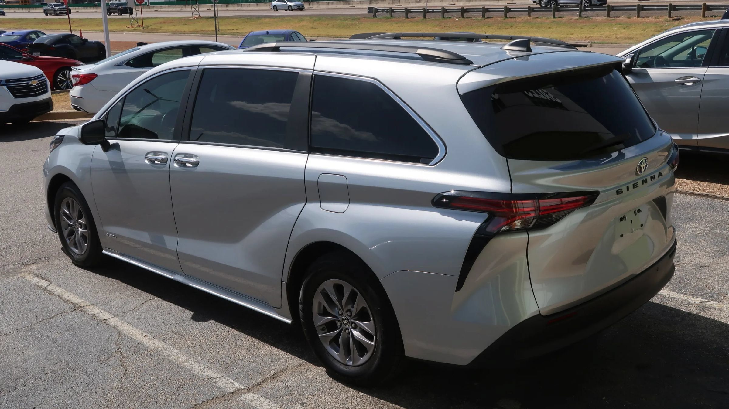 Used 2021 Toyota Sienna XLE FWD image 12