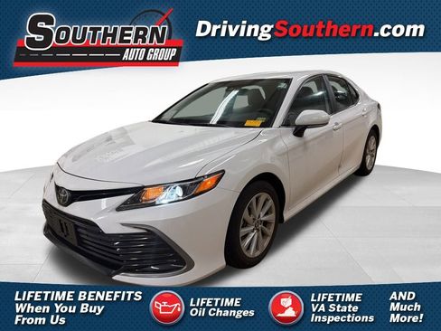 Used 2024 Toyota Camry LE image 1