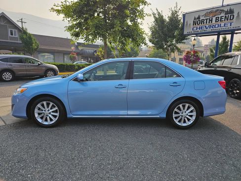 Used 2012 Toyota Camry XLE w/ Leather Pkg FWD image 8