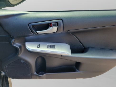 Used 2014 Toyota Camry SE FWD image 19