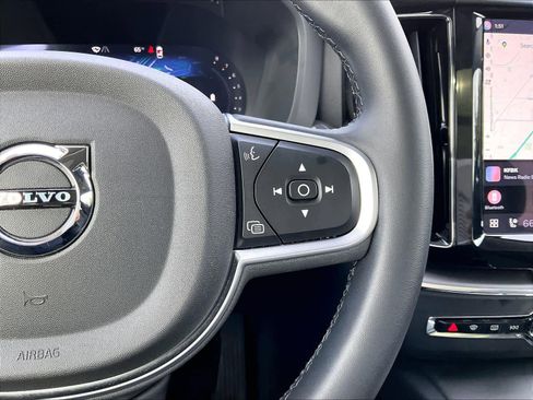 Used 2025 Volvo XC60 B5 Core image 22