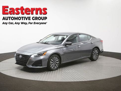 Used 2025 Nissan Altima 2.5 SV FWD image 56
