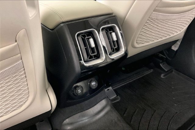 Certified 2022 Kia Sorento SX FWD image 9