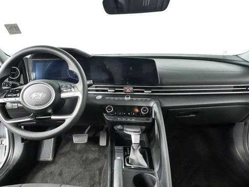 Used 2024 Hyundai Elantra SEL FWD image 18