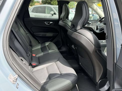 Used 2022 Volvo XC60 B5 Momentum w/ Climate Package AWD/4WD image 13