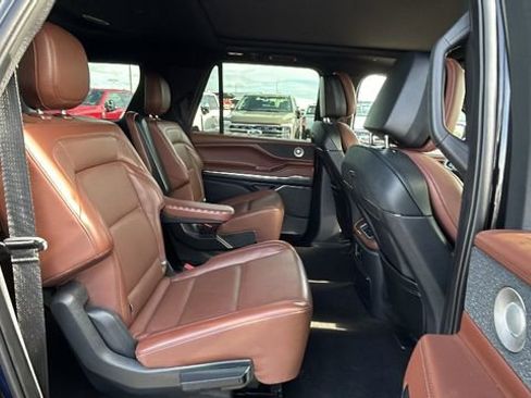 Used 2025 Lincoln Navigator L Reserve image 13