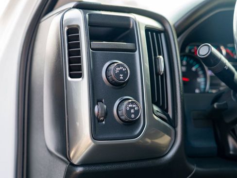 Used 2018 Chevrolet Silverado 1500 LT w/ LT Eassist Package AWD/4WD image 15