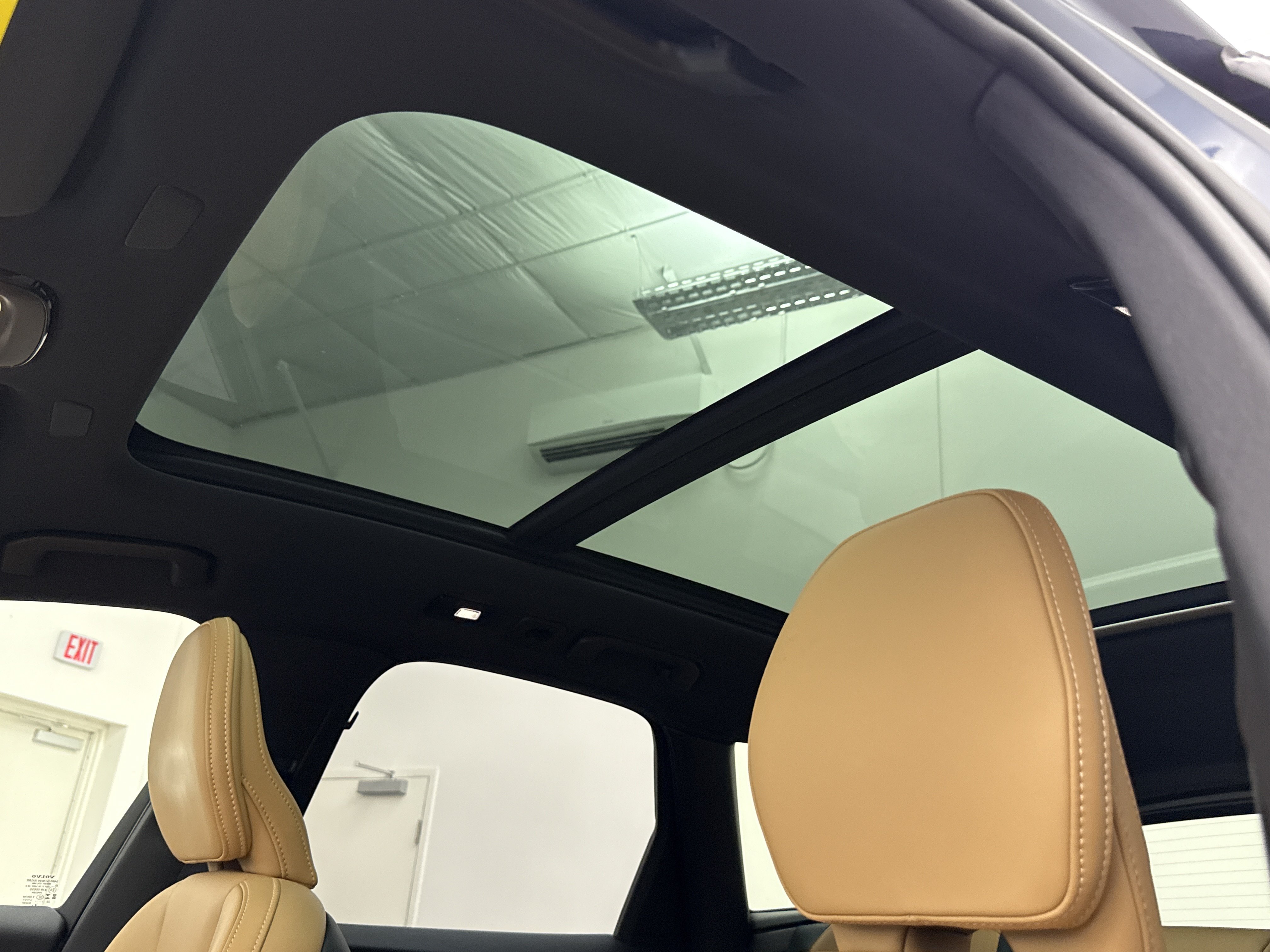 Certified 2024 Volvo XC60 B5 Ultimate w/ Protection Package Premier AWD/4WD image 14