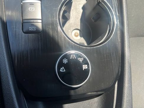 Used 2024 Nissan Rogue S AWD/4WD image 22