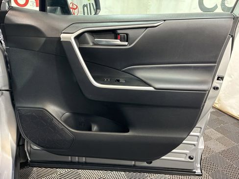 Used 2025 Toyota RAV4 XLE AWD/4WD image 11