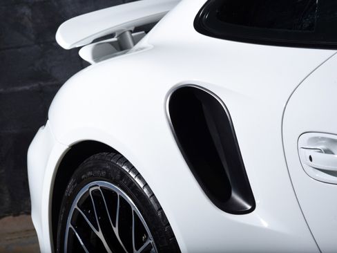 Used 2015 Porsche 911 Turbo S image 17