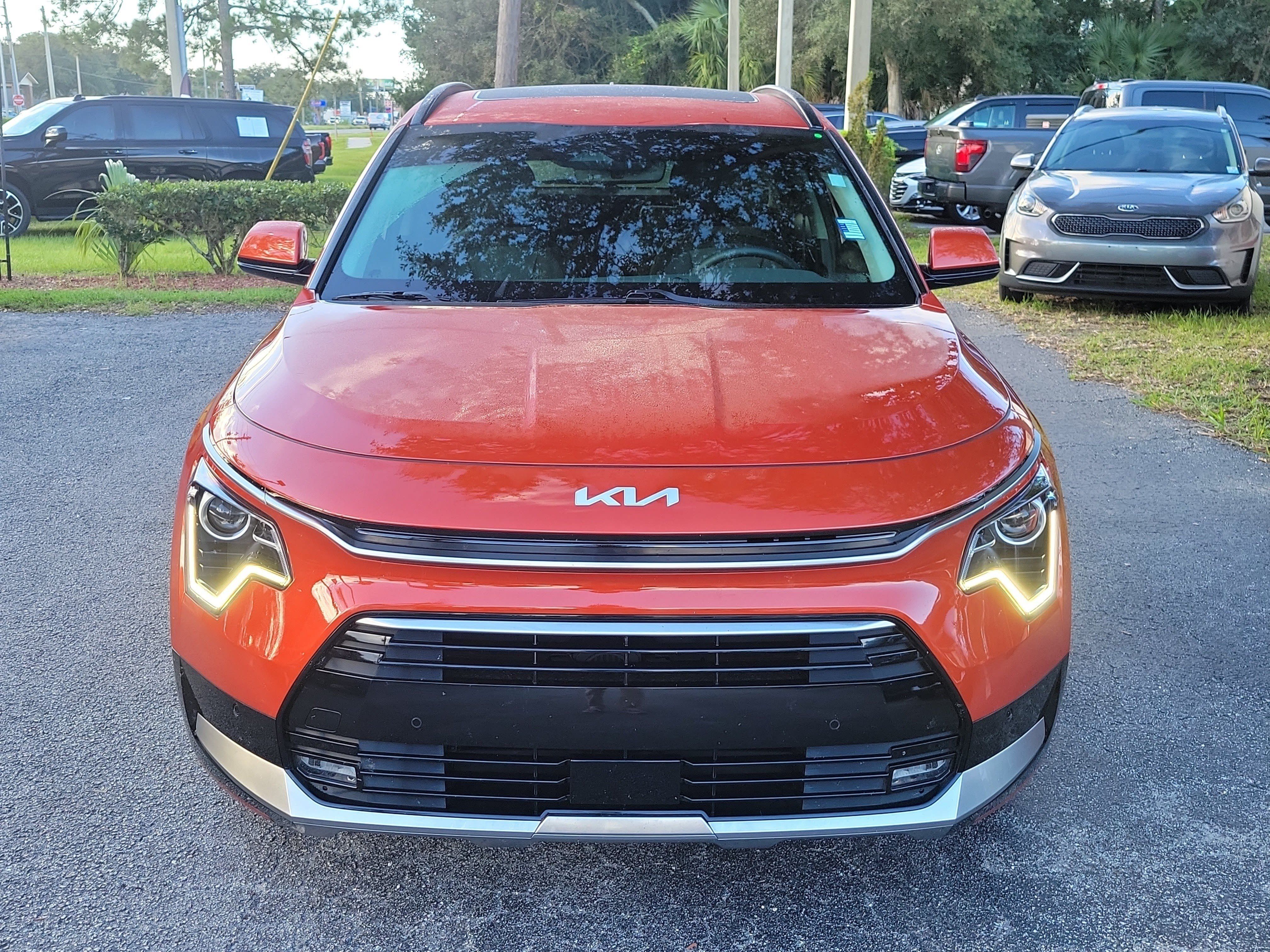 Certified 2023 Kia Niro FWD image 2