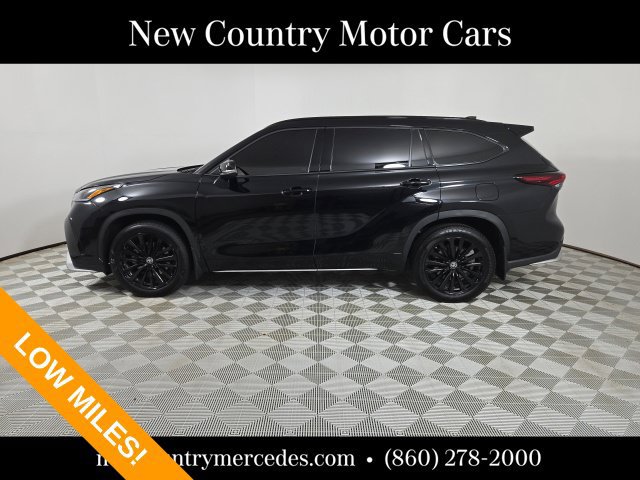 Used 2025 Toyota Highlander XSE AWD/4WD image 4