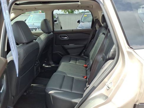 Used 2021 Nissan Rogue SL w/ Premium Package AWD/4WD image 13