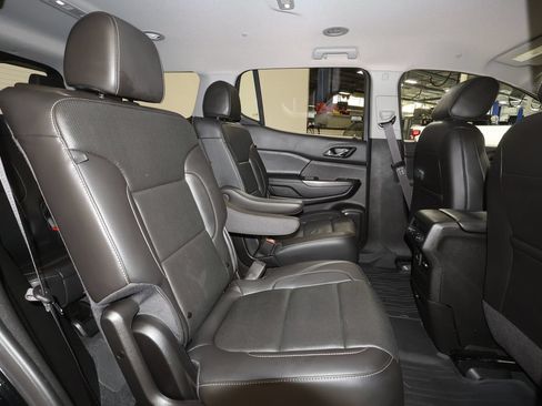Used 2023 GMC Acadia SLT w/ Preferred Package FWD image 26