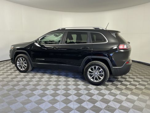 Used 2019 Jeep Cherokee Latitude Plus AWD/4WD image 2
