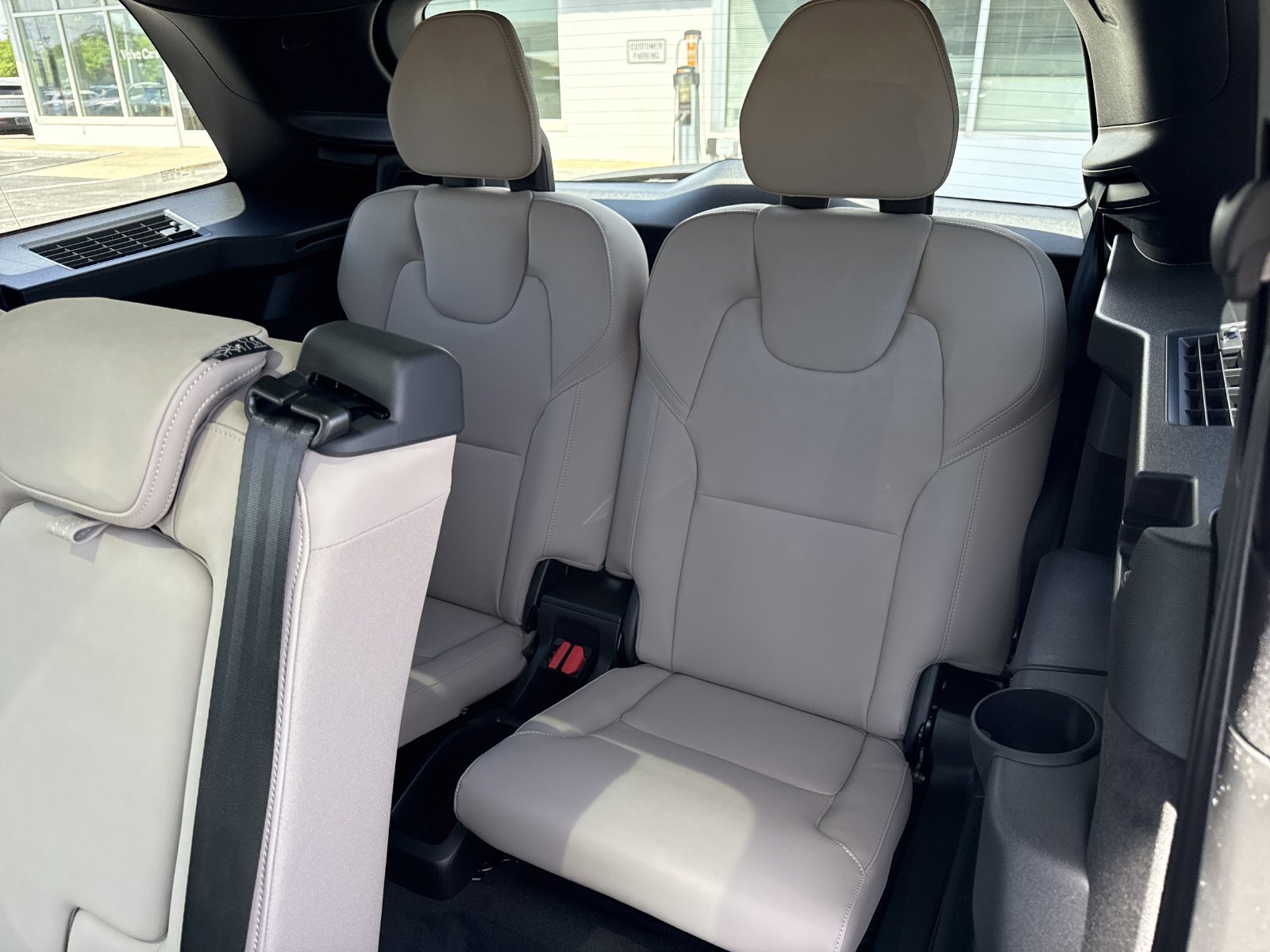 New 2026 Volvo XC90 T8 Plus w/ Protection Package Premier AWD/4WD image 15