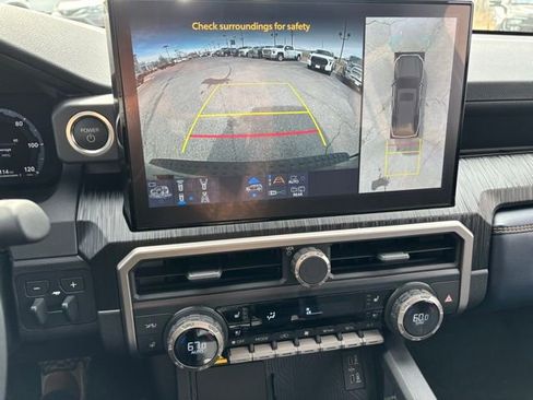 Used 2025 Toyota 4Runner 4WD image 31