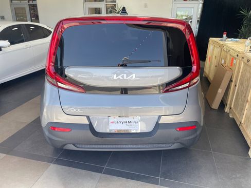 Used 2022 Kia Soul LX FWD image 24