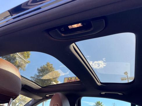 Used 2017 Mercedes-Benz E 300 4MATIC image 31