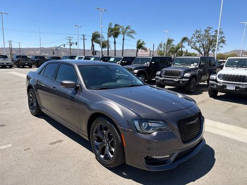 Used 2023 Chrysler 300 Touring L RWD image 2