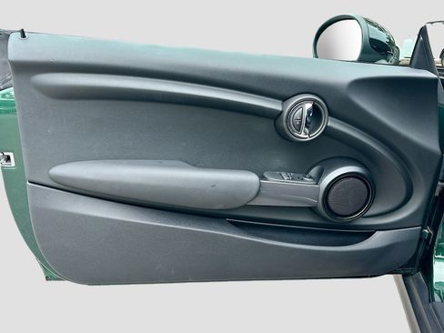 Used 2018 MINI Cooper 2-Door Hardtop image 21