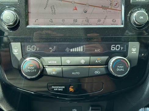 Used 2018 Nissan Rogue SV w/ Sun & Sound Touring Package AWD/4WD image 27