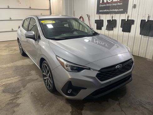 Used 2024 Subaru Impreza 2.0i Sport image 2