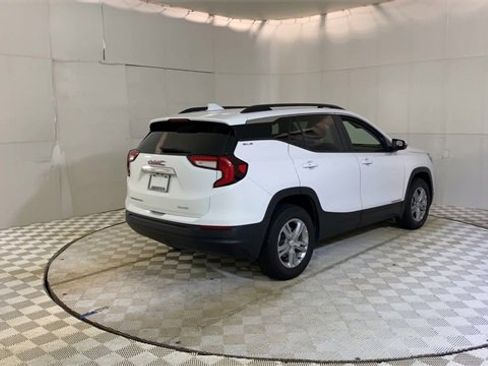 Used 2023 GMC Terrain SLE w/ Driver Convenience Package image 8