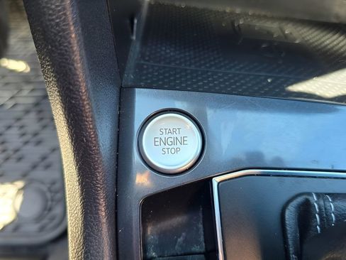 Used 2021 Volkswagen Tiguan SEL Premium R-Line image 17