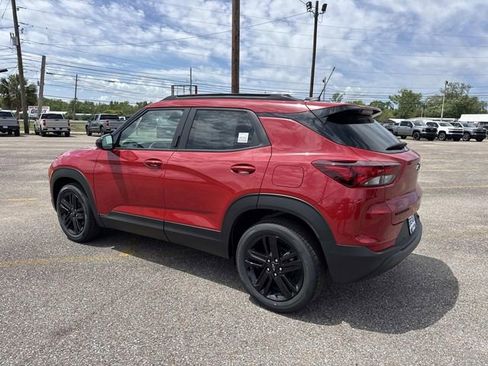 New 2026 Chevrolet TrailBlazer LT w/ Midnight Edition FWD image 16