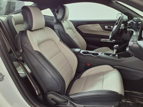 Used 2025 Ford Mustang GT Premium RWD image 9