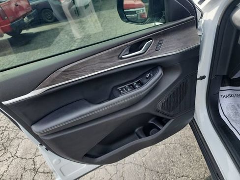 Used 2023 Jeep Grand Cherokee L Limited AWD/4WD image 19