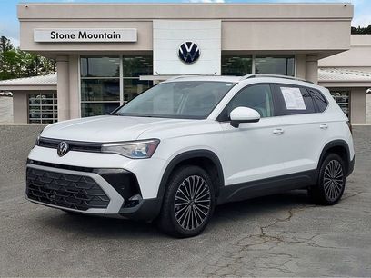 Certified 2025 Volkswagen Taos SE w/ Panoramic Sunroof Package