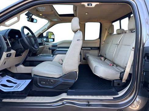 Used 2016 Ford F150 XLT w/ Equipment Group 302A Luxury AWD/4WD image 11