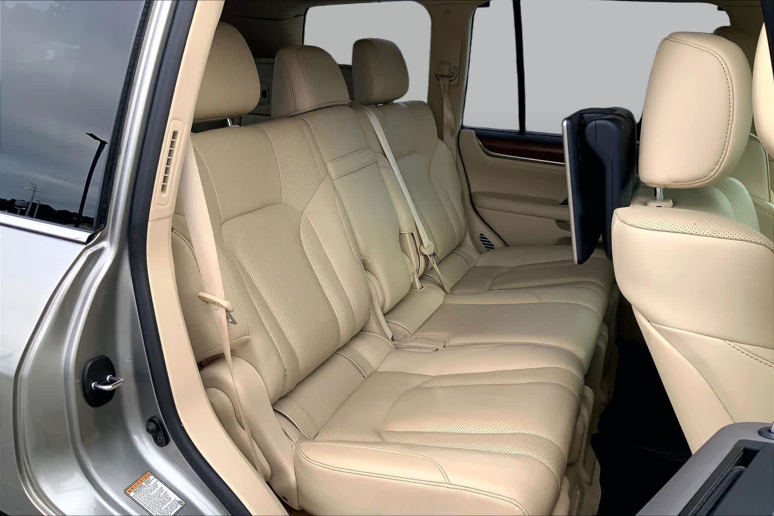 Used 2017 Lexus LX 570 4WD w/ Luxury Package image 19