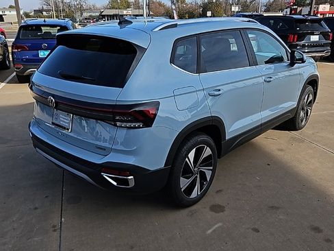 New 2026 Volkswagen Taos SE image 5