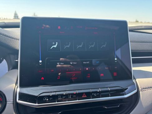 Used 2025 Jeep Compass Limited AWD/4WD image 19