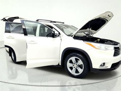 Used 2015 Toyota Highlander Limited Platinum FWD image 11