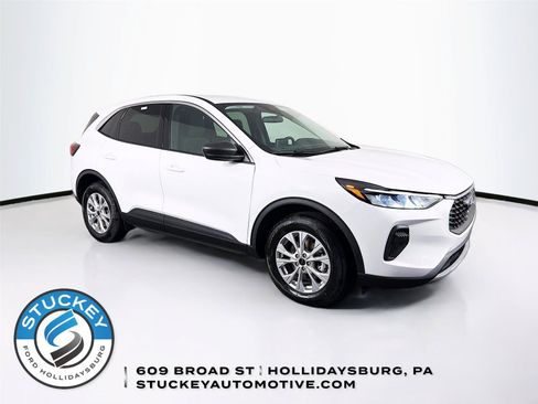 Used 2023 Ford Escape Active AWD/4WD image 1