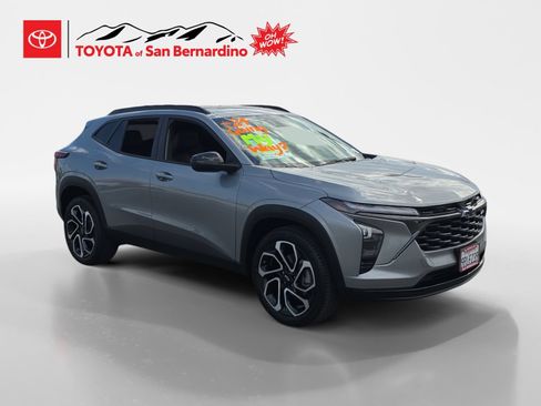 Used 2024 Chevrolet Trax RS w/ Sunroof Package FWD image 7