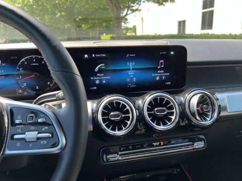 Certified 2023 Mercedes-Benz GLB 250 image 31