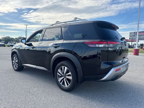 Used 2025 Nissan Pathfinder SL w/ Cargo Package FWD image 4