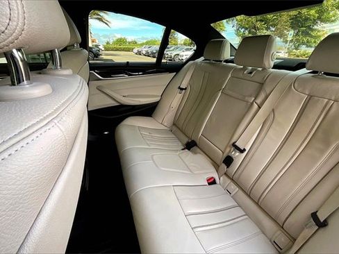 Used 2021 BMW 530e w/ M Sport Package image 25