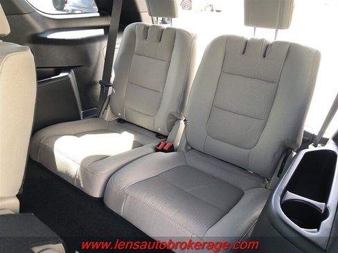 Used 2018 Ford Explorer XLT w/ Equipment Group 201A FWD image 18