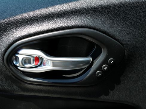 Used 2020 Jeep Cherokee Limited image 14